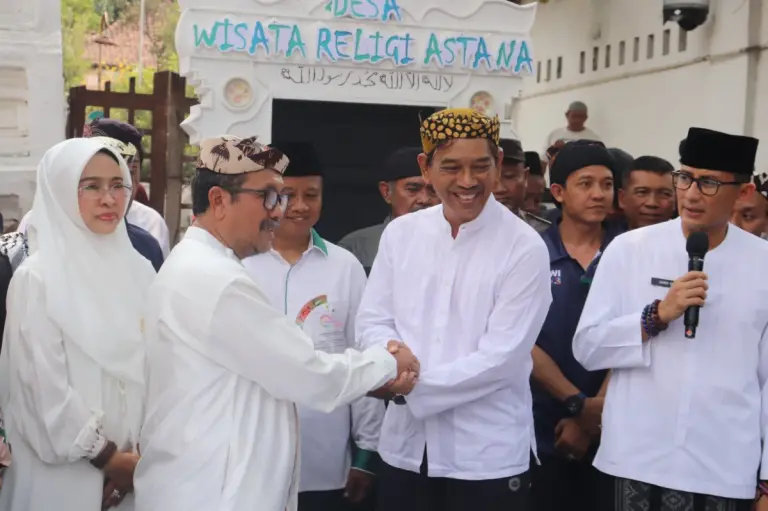 Raih Penghargaan Desa Wisata Religi  2023,  Sandiaga Uno Kunjungi Desa Astana Gunungjati