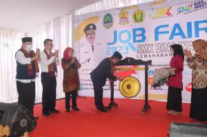 Buka Job Fair di SMK Bina Warga, Bupati: Anak Muda Harus Kerja dan Jangan Nganggur
