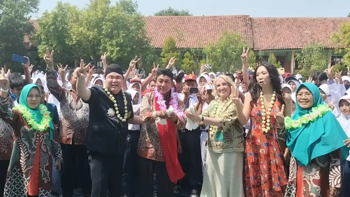 SMPN 1 Talun dan Vision of Peace Initiative Kolaborasi Ajak Siswa Jadi Duta Perdamaian Dunia