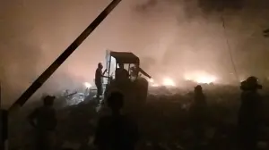 Proses Pemadaman TPA Kopi Luhur Terjunkan Alat Berat Hingga Water Canon