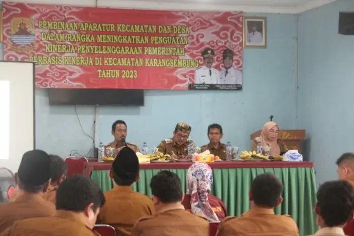 Berikan Pembinaan Aparatur di Kecamatan, Bupati Cirebon Minta Program Pemda Harus Berkesinambungan