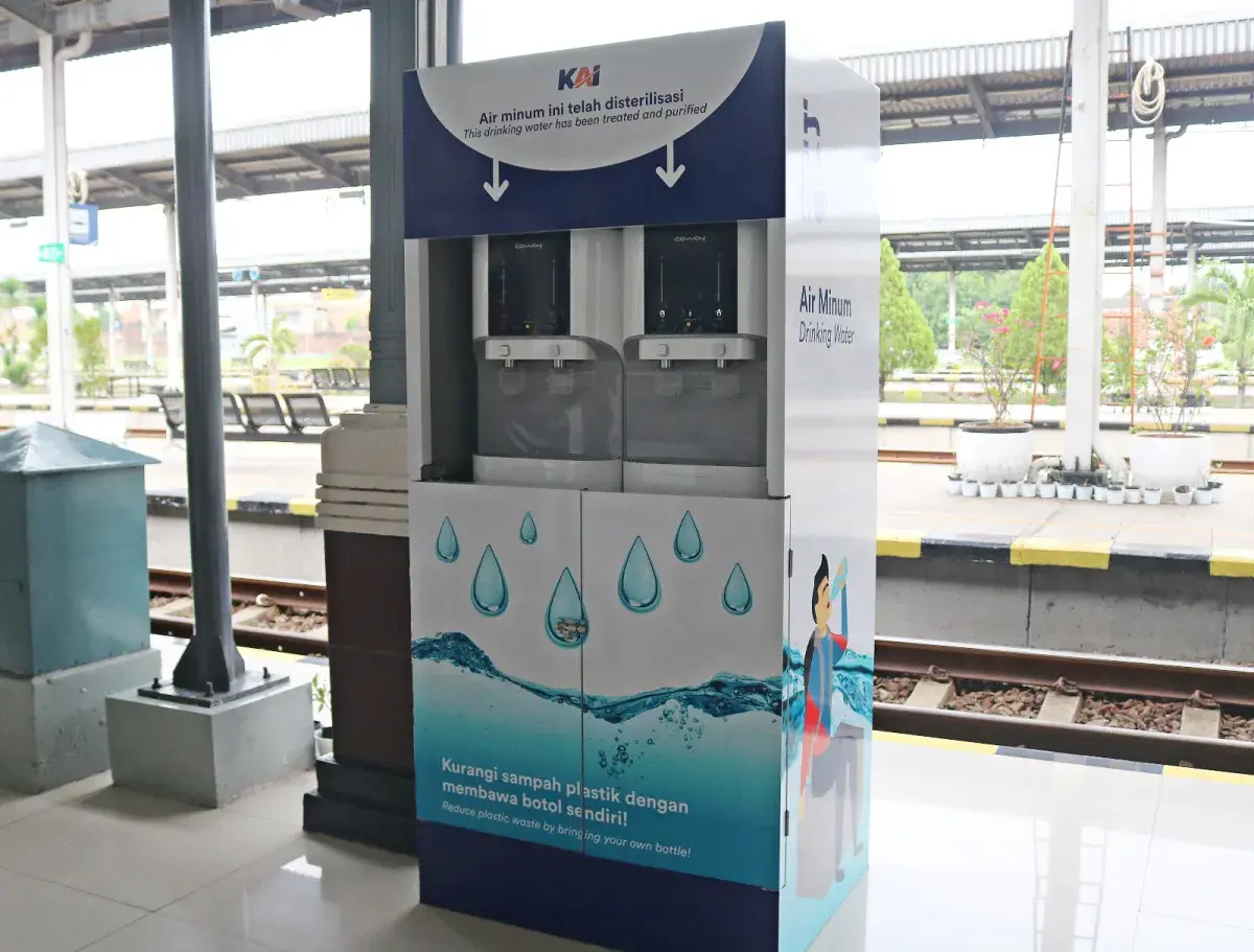 Jelang Angkutan Nataru, KAI Sediakan Water Station Layanan Isi Ulang Air Minum Gratis di Stasiun