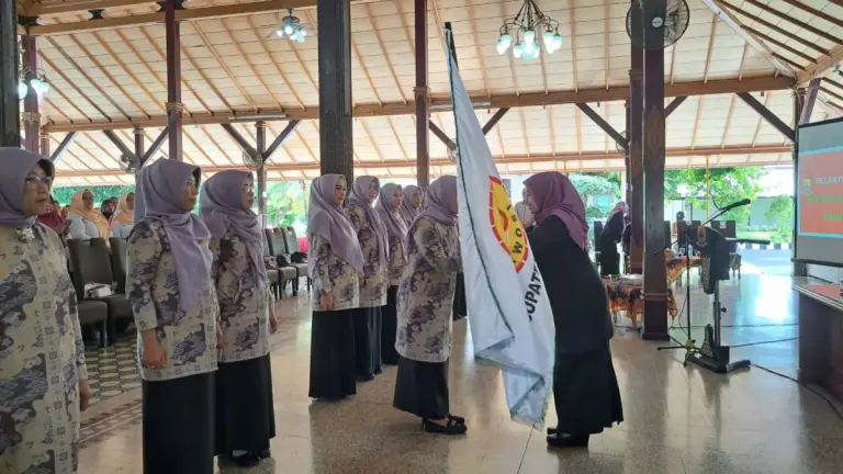 Perwosi Kabupaten Cirebon Dilantik, Pengurus Jabar Titip Pesan di Tahun Politik