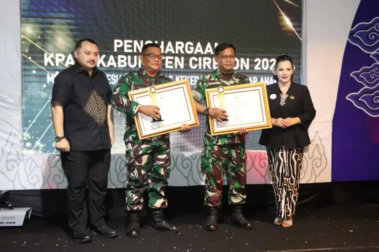 Laksanakan Program TNI Ramah Anak, Dandim 0614/Kota Cirebon dan Babinsa Terima Penghargaan dari KPAID Cirebon