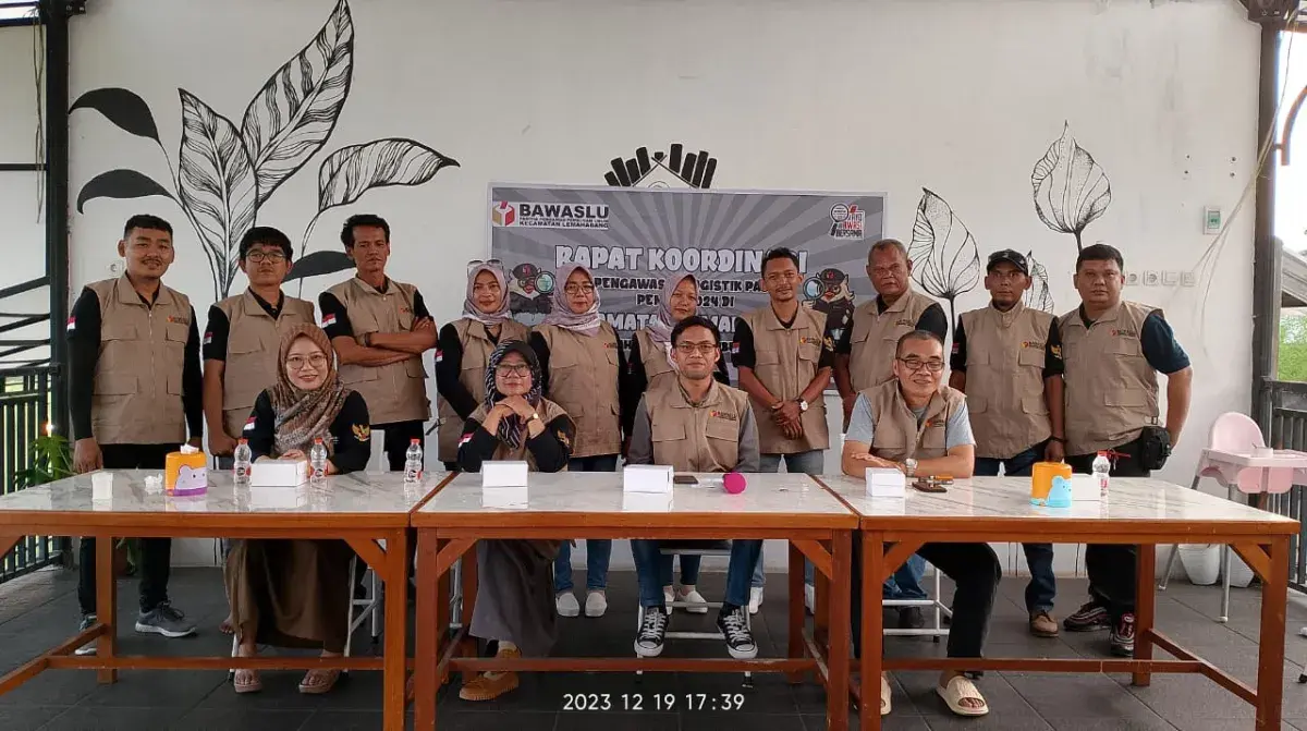 Sukseskan Pemilu 2024, Panwascam Lemahabang Gelar Rakor Pengawasan Logistik 