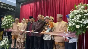 Usai Meresmikan Gedung KPU Kabupaten Cirebon, Hasyim Asy'ari Minta Pelayanan Ditingkatkan