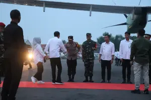 Kapolda Jabar Sambut Kedatangan Presiden RI di Bandara Cakrabhuwana Kota Cirebon