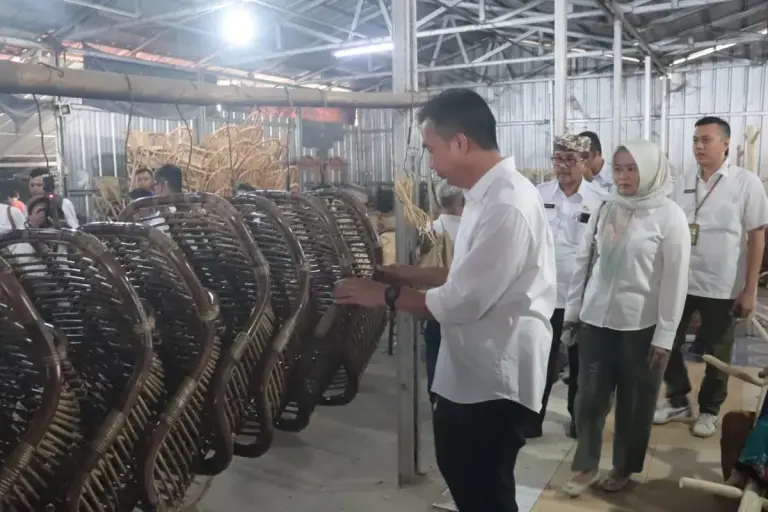Ekspor Rotan Cirebon Lesu, Pj Gubernur Komitmen Tingkatkan Pasar Internasional