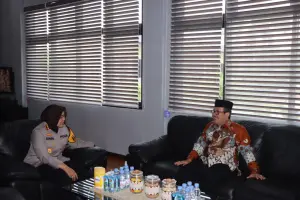 Hari Pertama Kerja, Kapolresta Cirebon Terima Kunjungan Bupati Imron