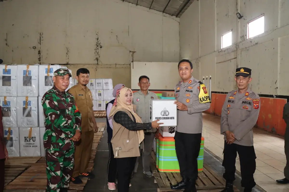 Pastikan Logistik Pemilu 2024 Aman, Kapolres Cirebon Kota Cek Gudang Logistik PPS Kecamatan Kapetakan