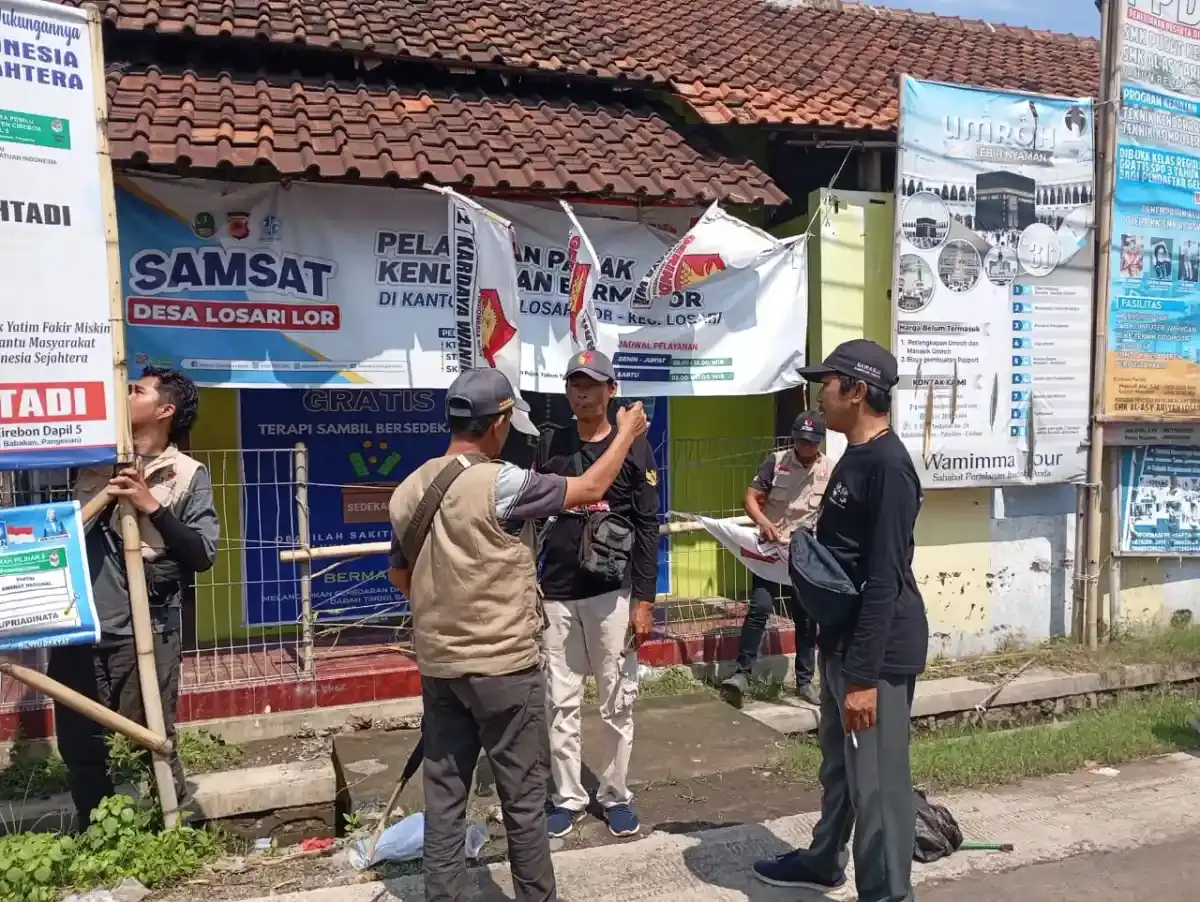 Panwascam Losari Turunkan APK yang Masih Terpasang