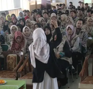 Masa Tenang, Panwascam Dukupuntang Tertibkan Ratusan APK 