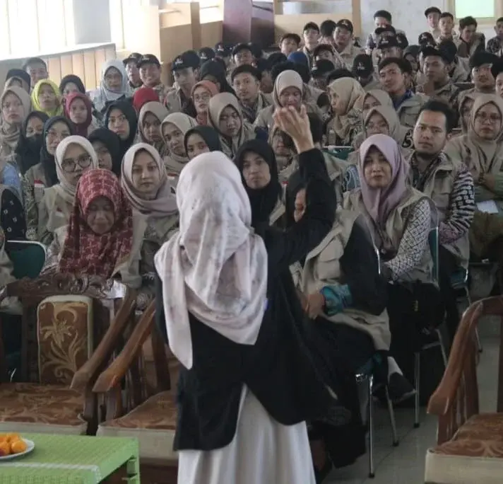 Masa Tenang, Panwascam Dukupuntang Tertibkan Ratusan APK 