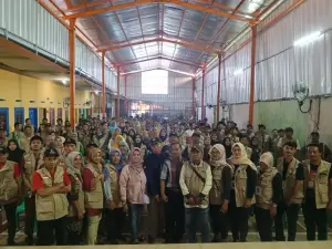 Panwascam Gunungjati Turunkan APK di Masa Tenang