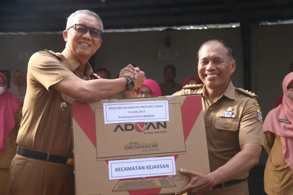 Maksimalkan Layanan Puskesos, Pj Wali Kota Serahkan Bantuan Komputer bagi 22 Kelurahan