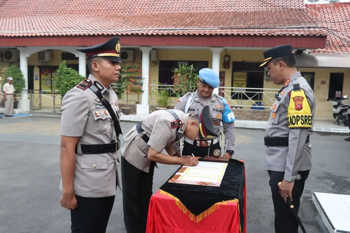 Kapolres Cirebon Kota Pimpin Sertijab Kapolsek Seltim
