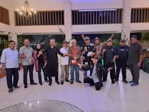 Ketum PWI Pusat Serahkan Hadiah Kepada Pemenang Lomba Puisi Audio Visual HPN 2024