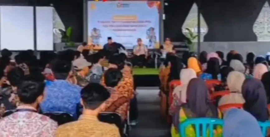 Panwascam Greged Tertibkan APK yang Masih Bertebaran