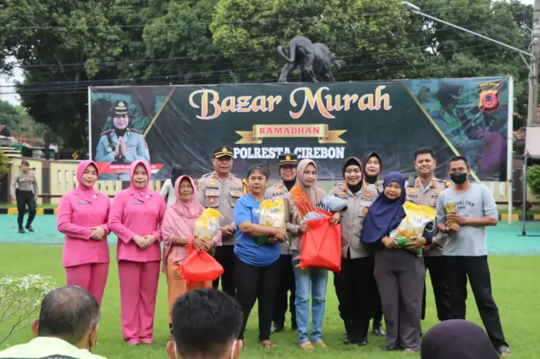 Antusiasme Tinggi Warnai Bazar Murah Ramadhan di Polresta Cirebon