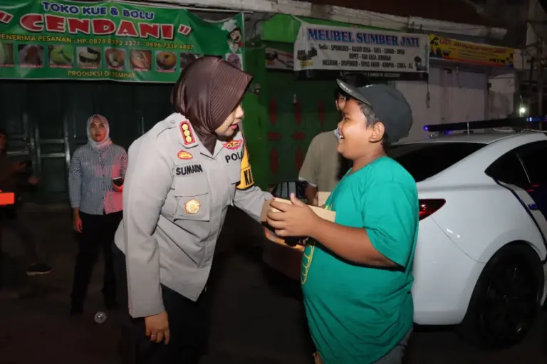Patroli Sahur Polresta Cirebon, Ajak Sahur Masyarakat dan Jaga Kamtibmas