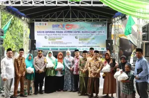 Warga Serbu Kolaborasi Bazar Murah Ramadan PCNU, Disperdagin, dan Polresta Cirebon