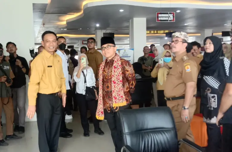 Permudah Layanan di Era Digital, Menteri Desak Pemda Terapkan IKD