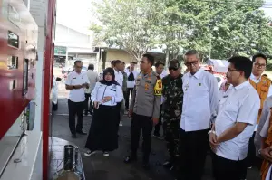 Jelang Lebaran, Forkopimda Kota Cirebon Cek Stok Distribusi Sembako dan Uji Tera BBM