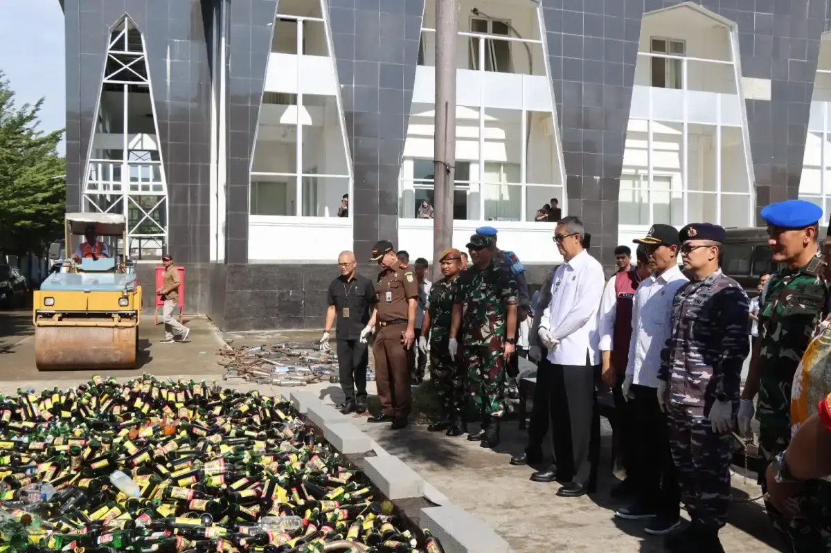 Hasil Ops Pekat, Polres Cirebon Kota Musnahkan Ribuan Botol Miras dan Knalpot tidak Sesuai Spesifikasi