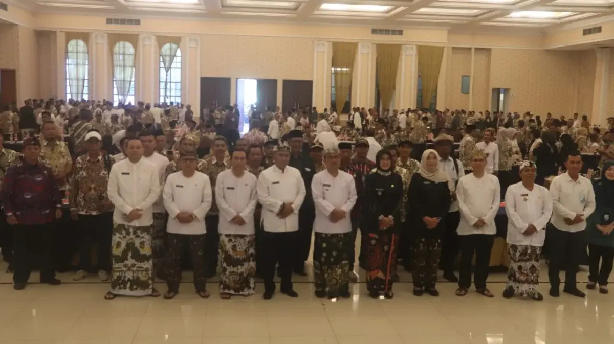 Apresiasi kepada Kuwu dan Perangkat Desa, Pemkab Berikan Penghargaan dan Siltap ke-13