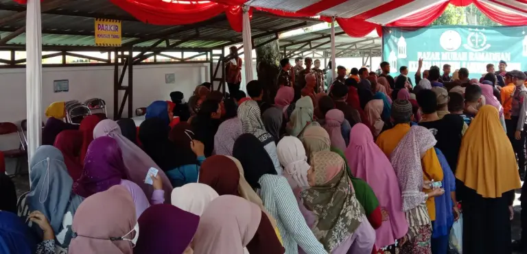 Sediakan 1.500 Paket Sembako Murah, Bazar Ramadan Kejari Cirebon Diserbu Masyarakat