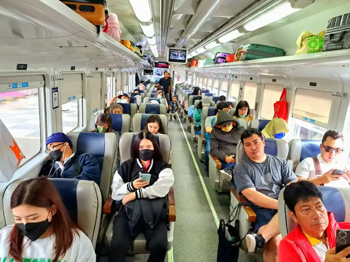 KAI Daop 3 Cirebon Jalankan Kereta Tambahan Sambut Long Weekend Iduladha