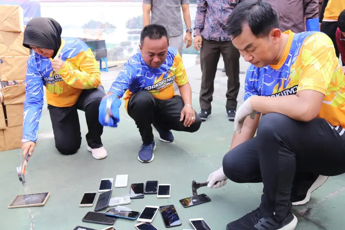 Pemusnahan Barang Bukti Hasil Kejahatan dan Barang Ilegal oleh Kejari Cirebon