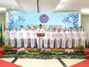 Resmi Jadi UMMADA, Stikes ADC Gelar Angkat Janji Terakhir