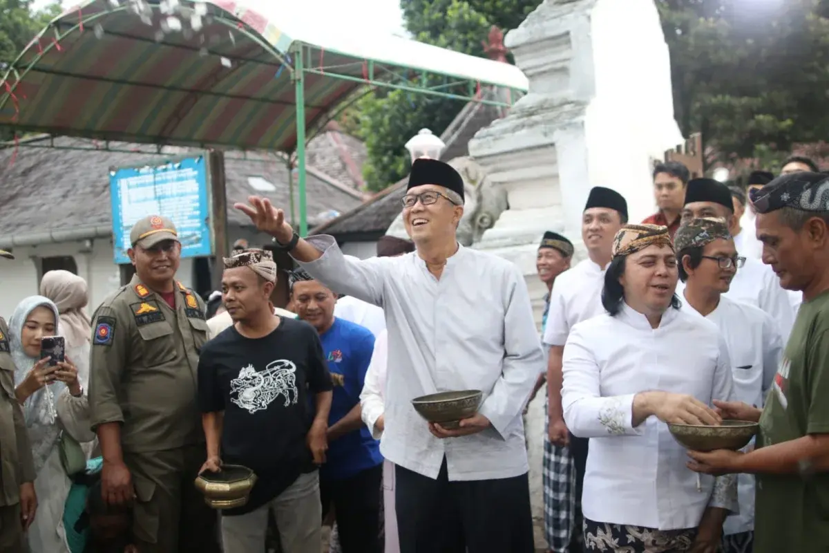 Rangkaian Hari Jadi Cirebon, Pj Wali Kota Salat Ashar Berjamaah dan Ziarah Makam Sunan Gunung Jati