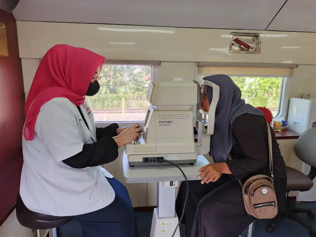 Berikan Layanan Kesehatan dan Pengobatan Gratis, PT KAI Daop 3 Cirebon Hadirkan Rail Clinic di Sekitar Stasiun Ketanggungan