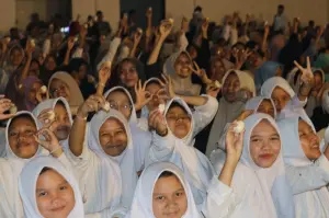 Tingkatkan Kesadaran Gizi Santri, Pesantren Buntet Gelar Aksi Makan Telur