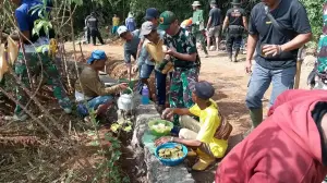 Kedekatan TNI dan Warga Kubang Kian Harmoni dalam Pembangunan Desa di TMMD ke-121