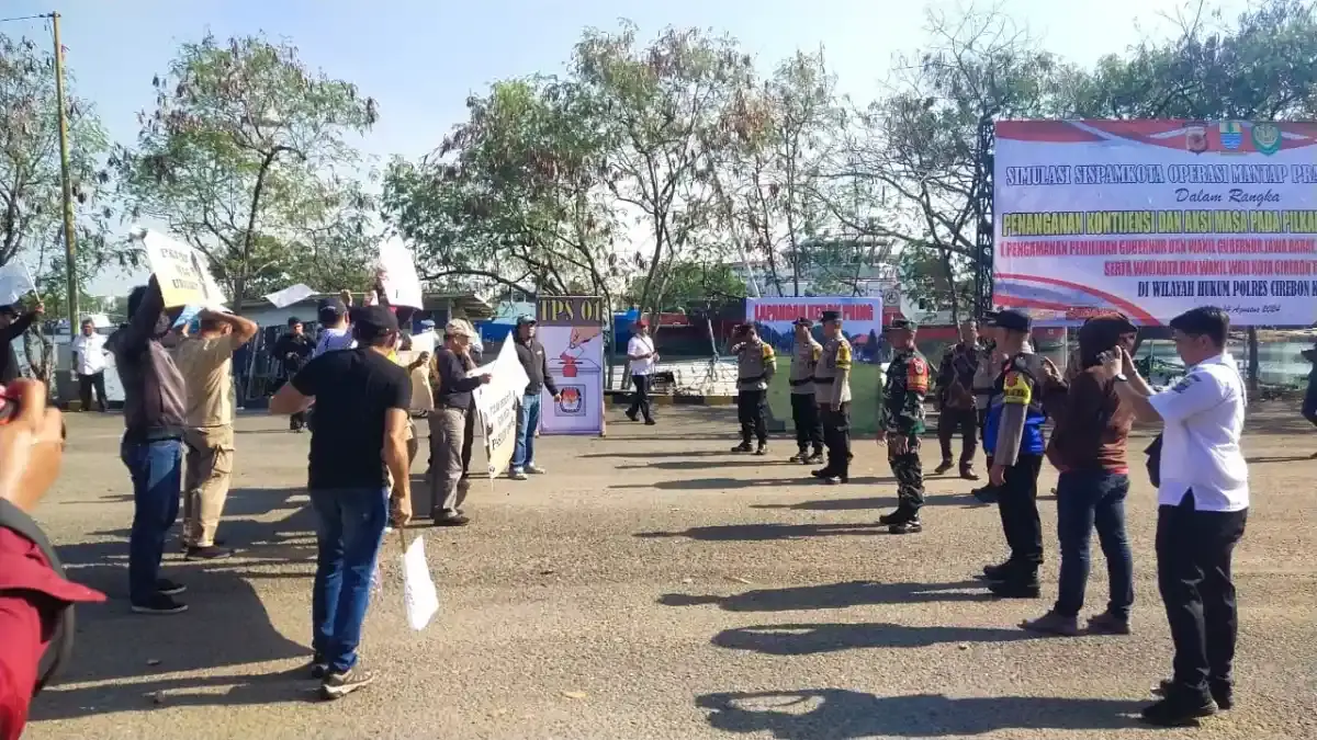 Polres Cirebon Kota Gelar Simulasi Sispamkota Operasi Mantap Praja Sunyaragi 2024