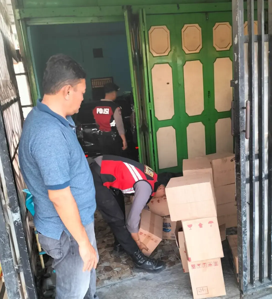 Amankan Ratusan Botol, Polresta Cirebon Gelar Razia Miras