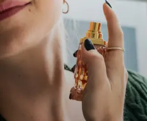 Bukan Diaplikasikan Berulang Kali, Ini Tips Memakai Parfum Agar Wangi Sepanjang Hari