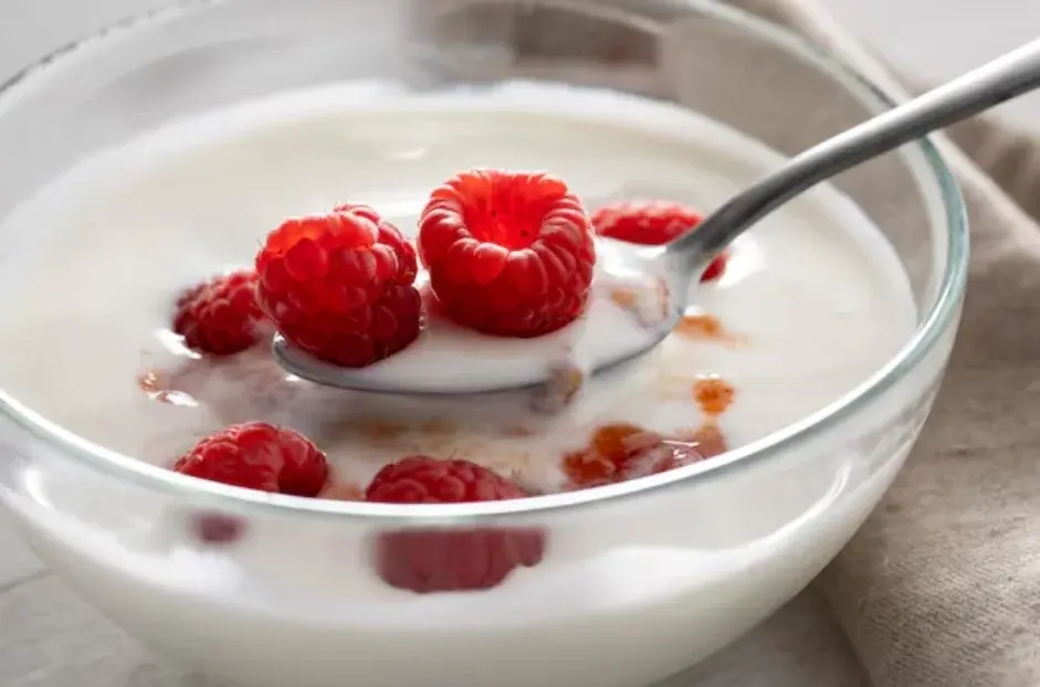 Konsumai Yogurt di Pagi Hari: Sehat atau Berisiko?