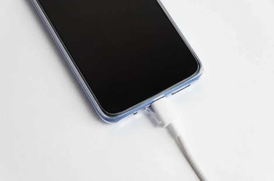 Ketahui Waktu Maksimal Mengisi Daya Ponsel untuk Menghindari Kerusakan