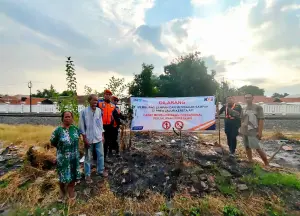 KAI Daop 3 Cirebon Imbau Masyarakat Sekitar Jalur Kereta tidak Bakar dan Buang Sampah Dekat Jalur KA