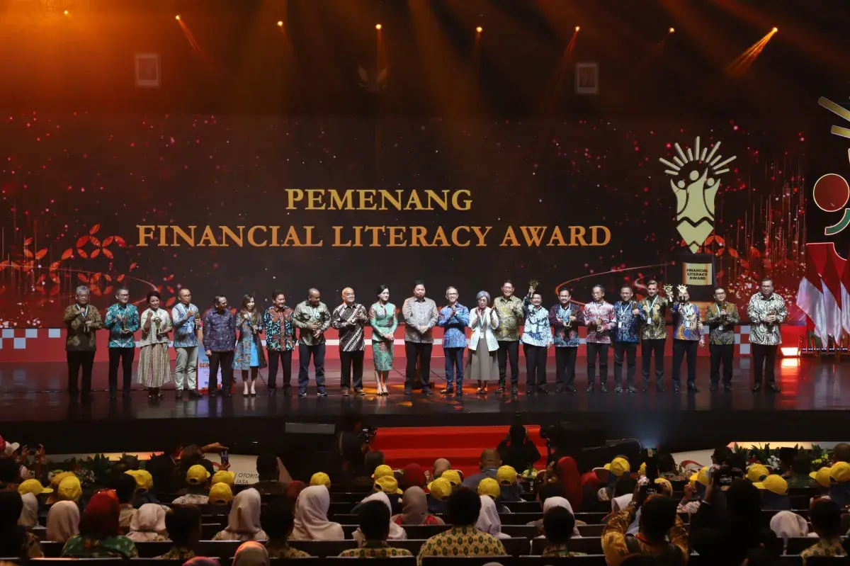 Bank bjb Raih Dua Penghargaan Financial Literacy Award dari OJK Berkat Komitmen pada Edukasi Keuangan Generasi Muda