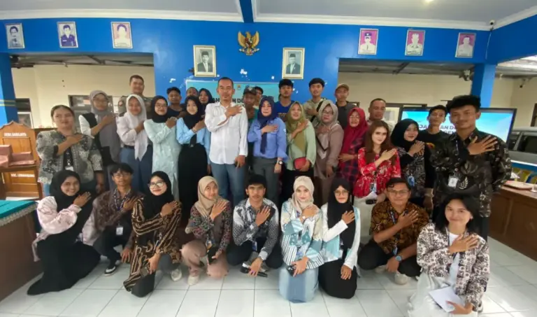 Mahasiswa KKN-T UGJ Sosialisasikan Bahaya Kejahatan Digital di Desa Sarajaya, Mz Lia : Pentingnya Pendidikan Cyber Crime untuk Generasi Muda