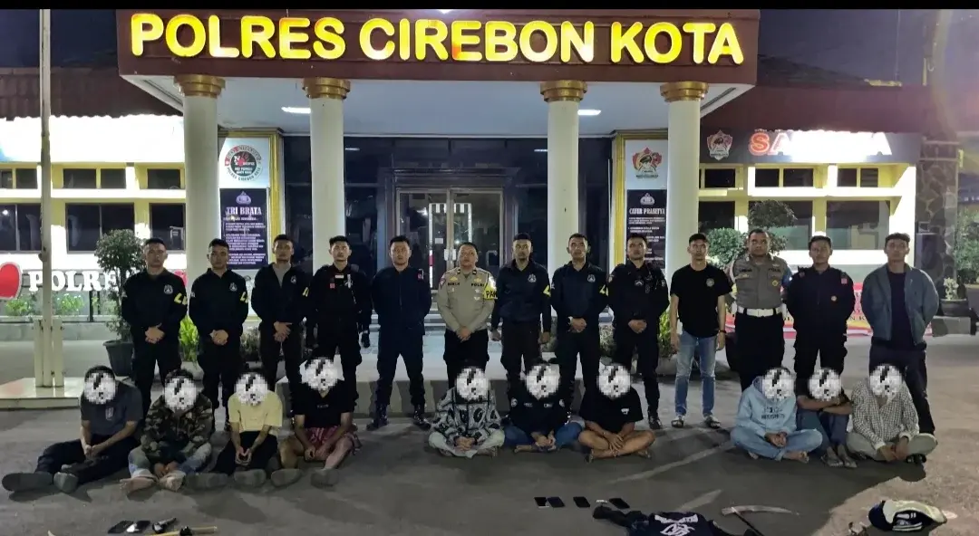 Anggota POLRES Cirebon Kota Amankan Beberapa Pemuda yang Terlibat Tawuran
