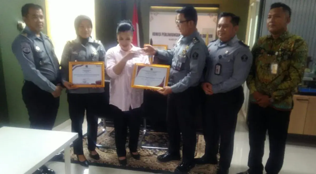 KPAID Kabupaten Cirebon Terima Dua Penghargaan dari Kemenkum HAM atas Dedikasi Perlindungan Anak