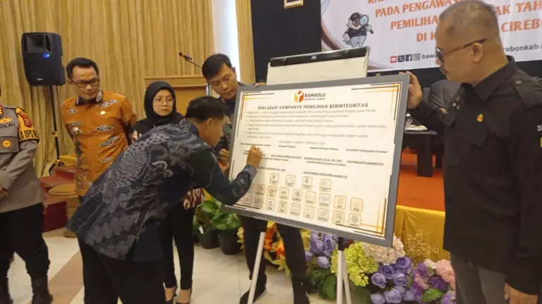 Deklarasi Kampanye Berintegritas Diteken, Bawaslu Tegas Awasi Kampanye di Pilkada Kabupaten Cirebon