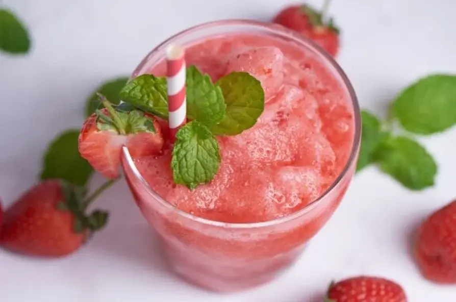 Rahasia Kulit Sehat dan Bercahaya: Manfaat Luar Biasa Stroberi yang Wajib Kamu Tahu