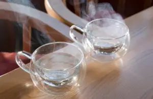 5 Manfaat Ajaib Minum Air Hangat Setiap Pagi untuk Tubuh yang Lebih Sehat